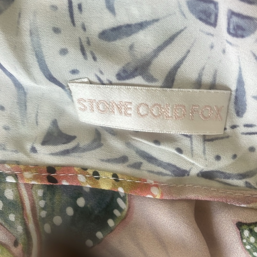Stone Cold Fox White and Lilac Tie scarf sarong/bandeau. Can be worn as a skirt - Picture 4 of 6